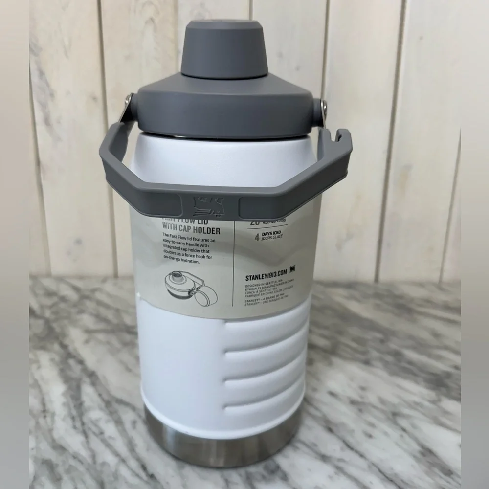 Stanley, Fast Flow 64 oz Jug, Polar - Picture 4 of 5